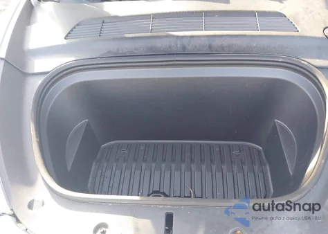 2023 Tesla Model Y Awd/Long Range Dual Motor All-Wheel Drive z USA, uszkodzony, nr VIN 7SAYGAEE9PF930910